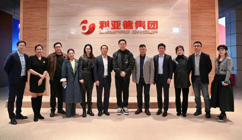 陆川导演到访J9集团，解锁文化+科技融合新蹊径